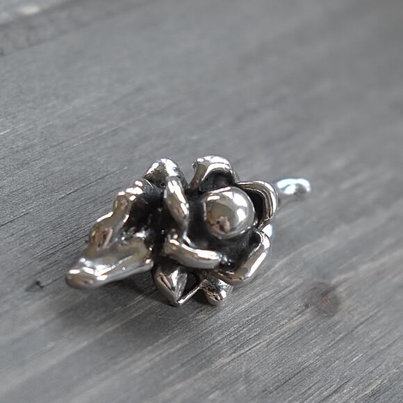 Vintage 925 Sterling Silver Flower Brooch Pin Small 3D Stamped Floral Daisy 3.7g - Picture 5 of 8